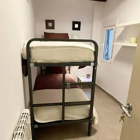 شقة Semoleres